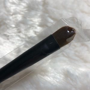 BNIB   NARS No. 49 Wet/Dry Eyeshadow Brush
